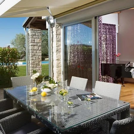 Nice Home In Matohanci With Jacuzzi *