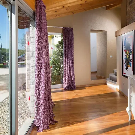 Holiday home Nice Home In Matohanci With Jacuzzi *