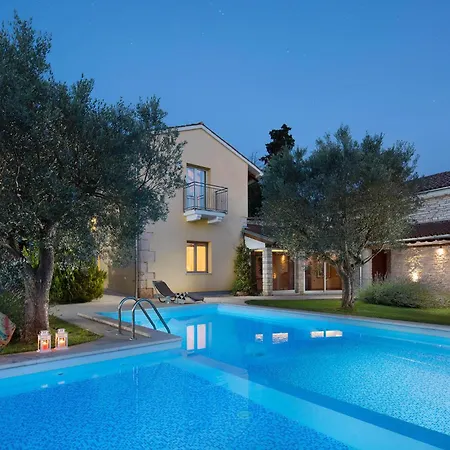 Nice Home In Matohanci With Jacuzzi Holiday home *